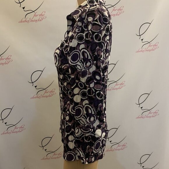 Bay Studio. Size Small. Crinkle Fabric. 3/4 Sleeve w Flip Cuff. B99 - Picture 4 of 4